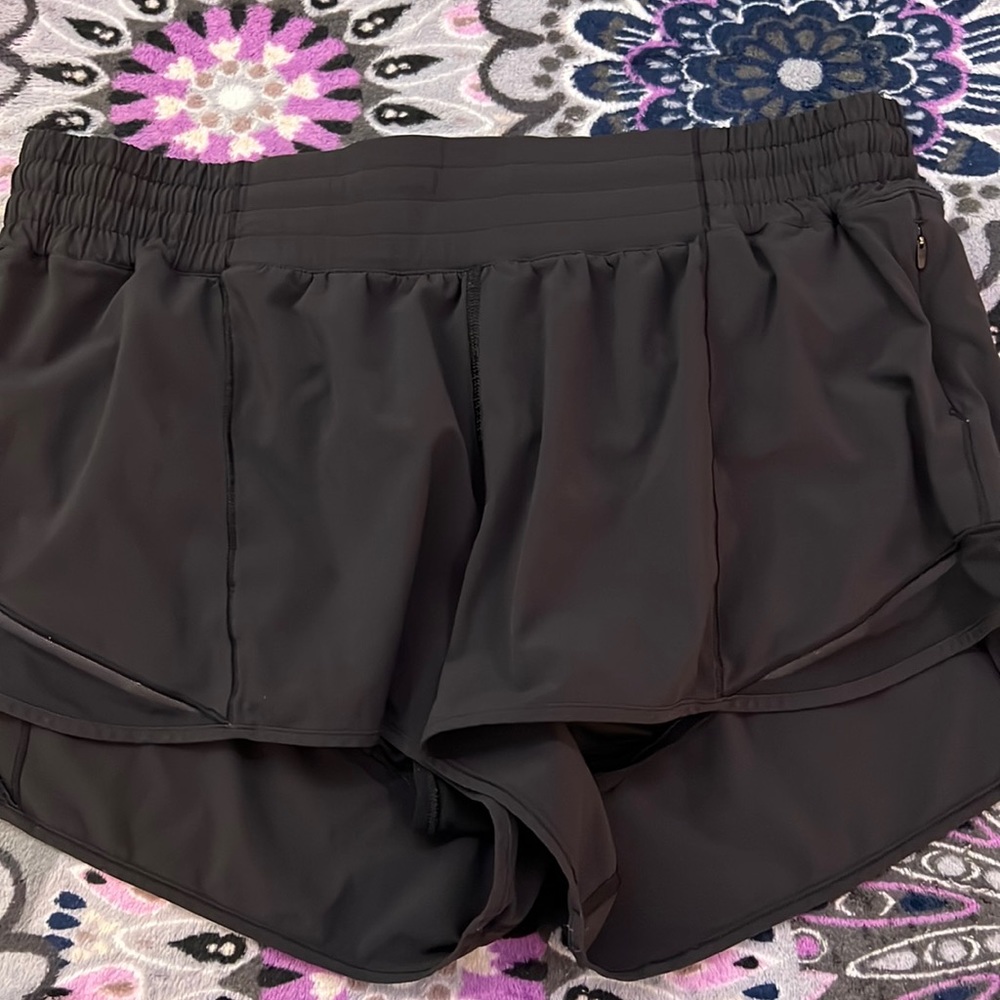 size 12 hotty hot lululemon shorts. high rise. 2.5 inch inseam